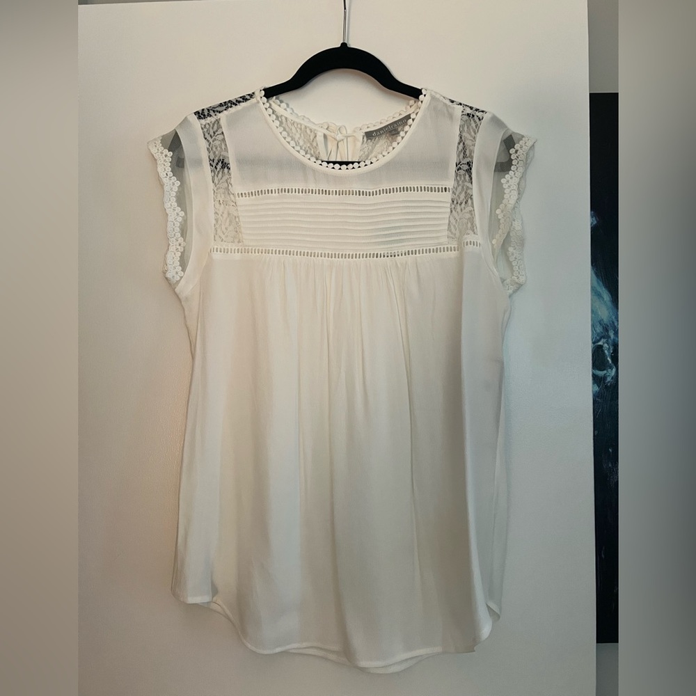 Daniel Rainn Becru Lace Detail short sleeve top